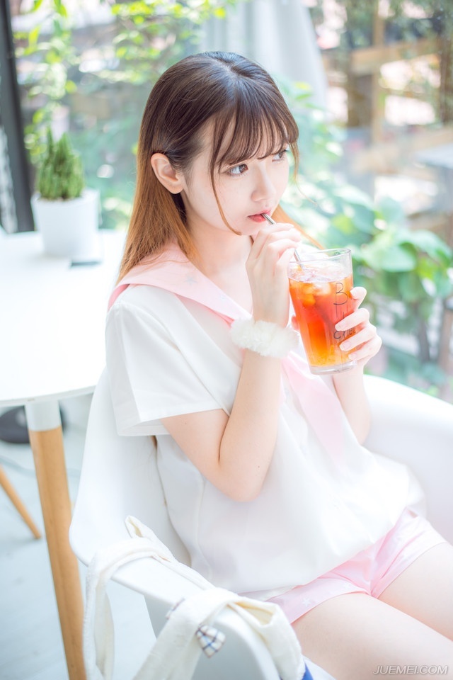 “这个文和就无需操心了，我自有方法让它回来。”吕布看着贾诩，两人同时笑了起来。